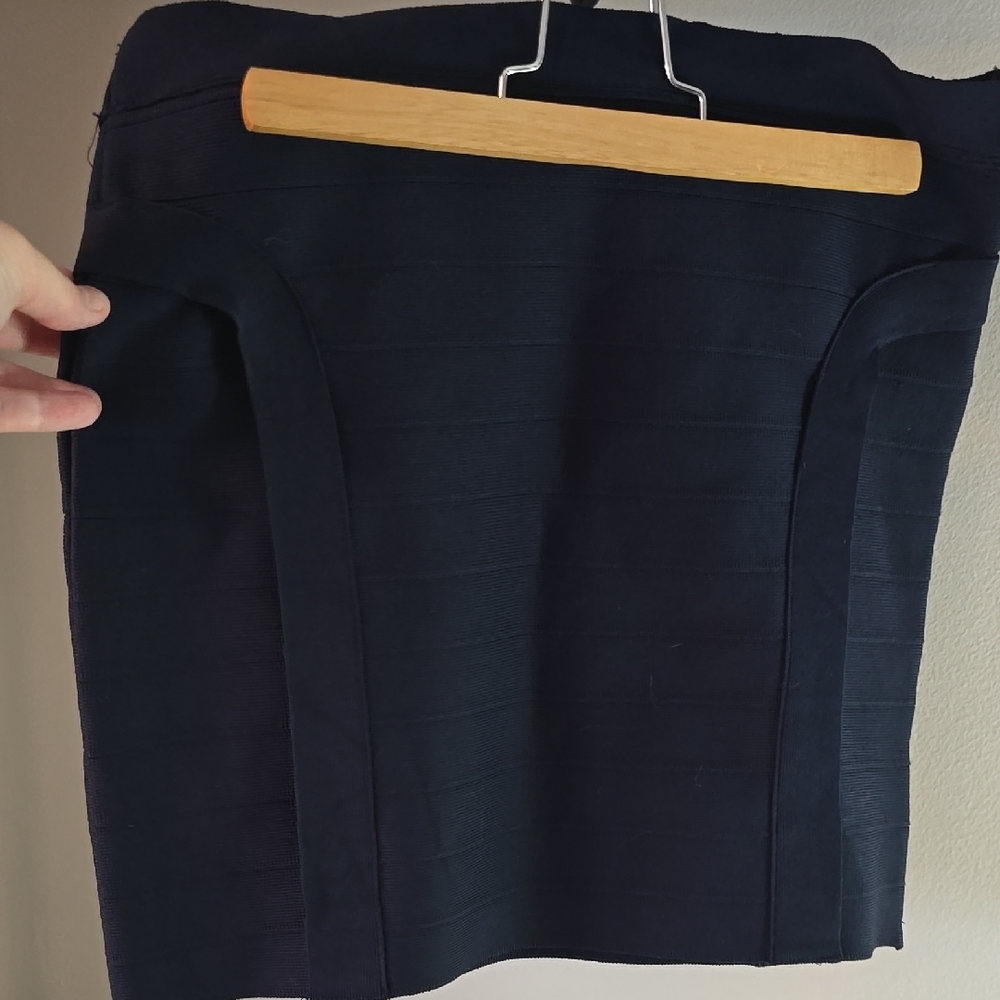 New GUESS Short Ribbed Stretchy Skirt